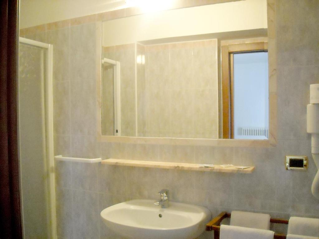 Hotel Faedo Pineta חדר תמונה